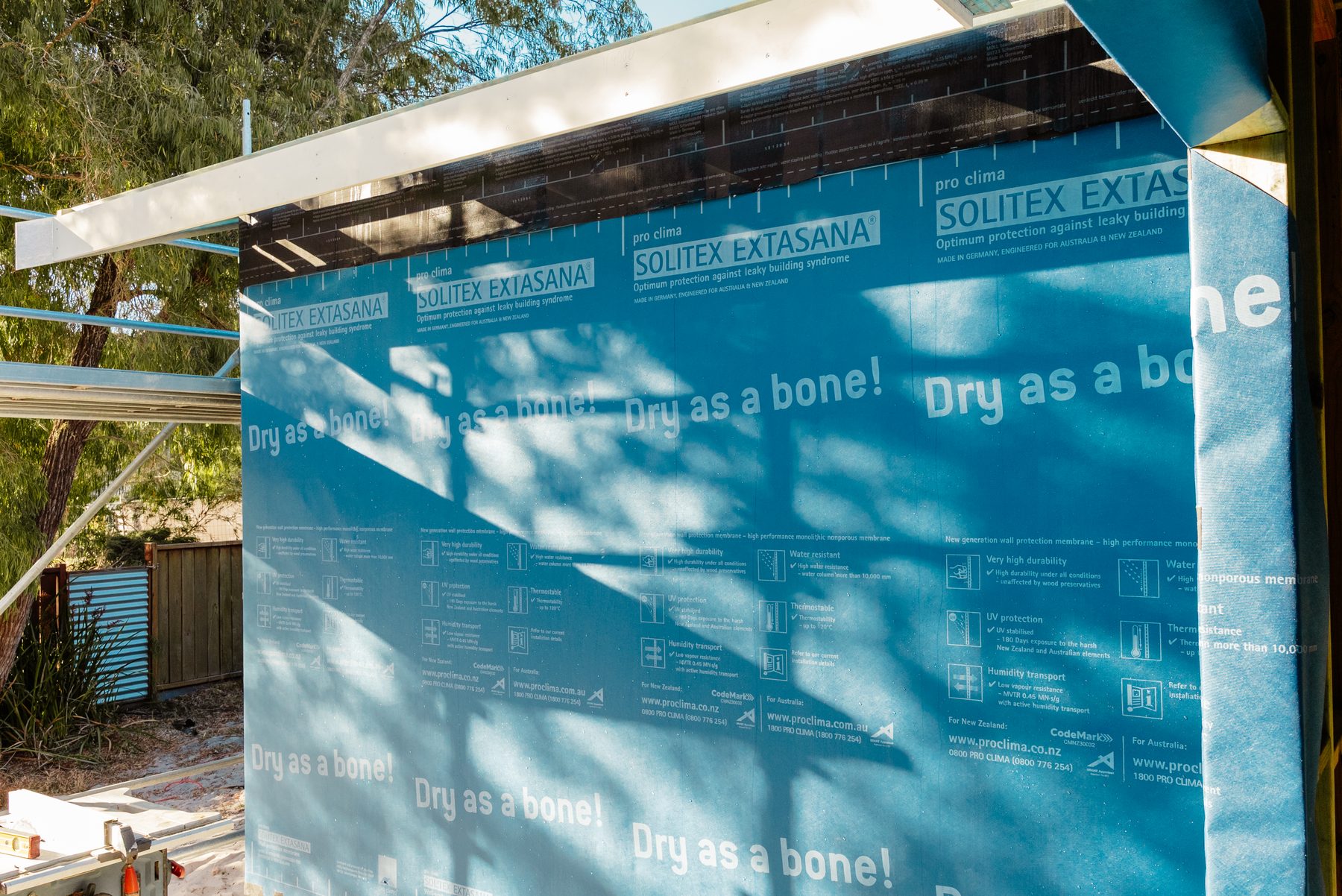 Airtight wall membrane during construction